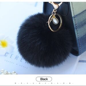 Big pompom w/ pearl keychain - KC003 Black